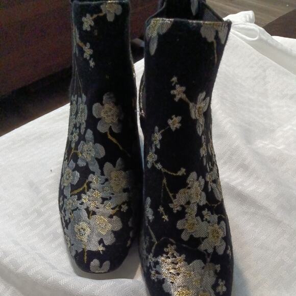 Anne Klein Gorgia Booties Boots Black Floral Women sz 8 M Luxury Art2wear - Picture 3 of 6